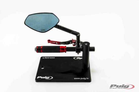 The display includes anodized parts PUIG červená pro TRIUMPH Speed Triple 1050