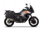 Kompletní sada bočních černých hliníkových kufrů SHAD TERRA BLACK 36L/47L , včetně montážní sady SHAD KTM Super Adventure 1290 (R, S)