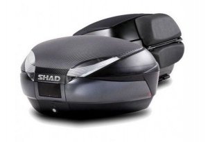 Vrchní kufr na motorku SHAD SH48 Tmavě šedý s opěrkou, karbonový kryt a zámek PREMIUM SMART